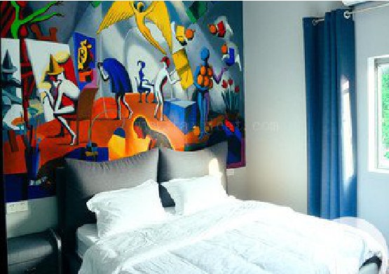 咸丰对于酒店的墙体彩绘而言更注重哪些方面？